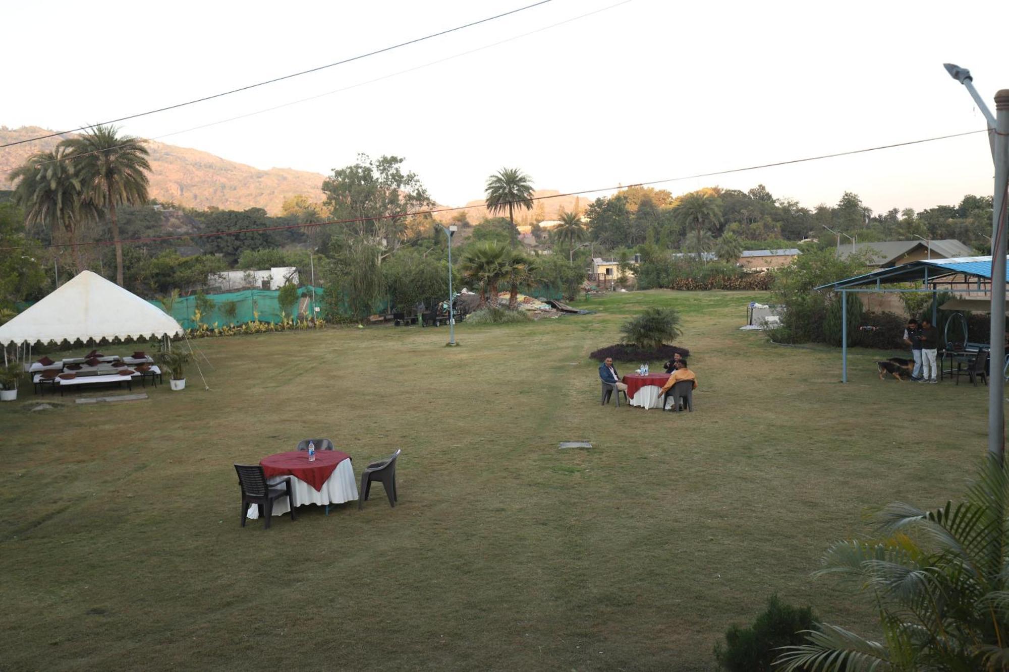 Far Out Field Resort Mount Abu Exterior foto